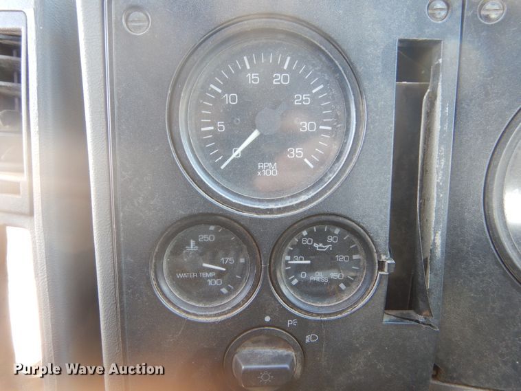 image for item DK3260 1995 Ford CF8000  oil distributor truck