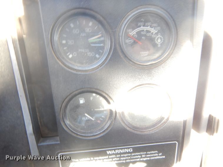 image for item DK3260 1995 Ford CF8000  oil distributor truck