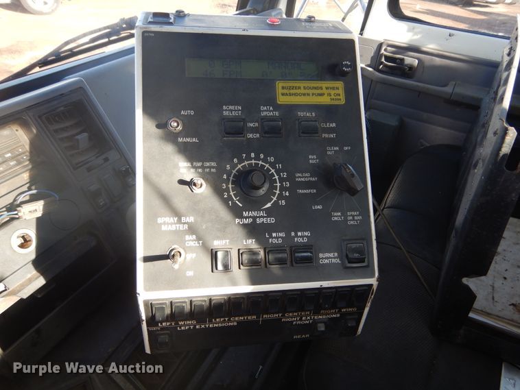 image for item DK3260 1995 Ford CF8000  oil distributor truck