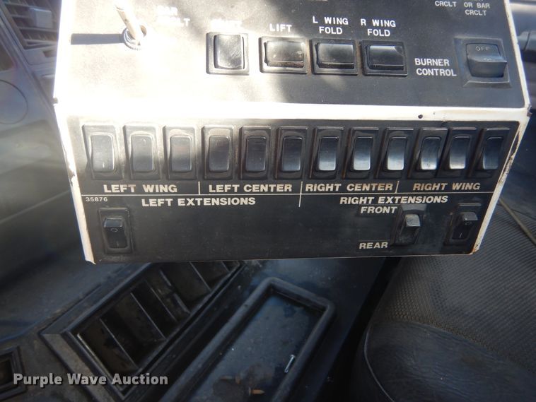 image for item DK3260 1995 Ford CF8000  oil distributor truck