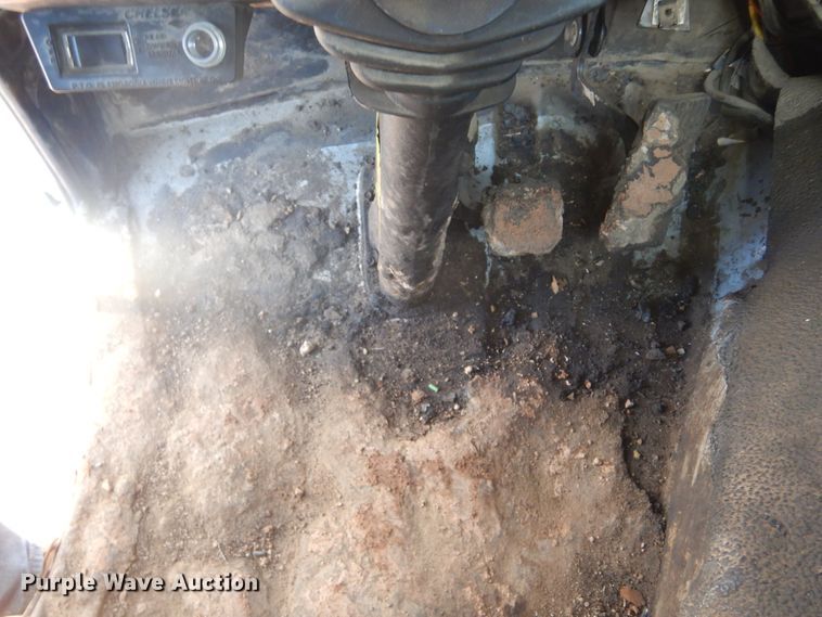 image for item DK3260 1995 Ford CF8000  oil distributor truck