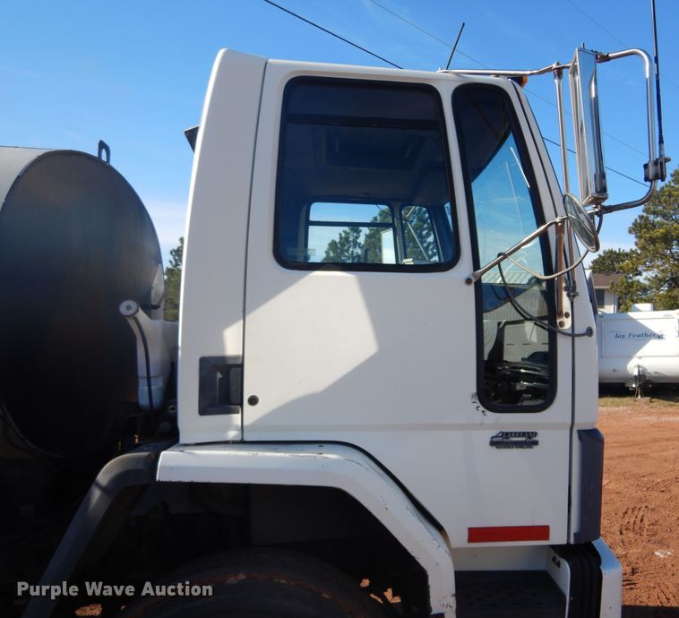 image for item DK3260 1995 Ford CF8000  oil distributor truck