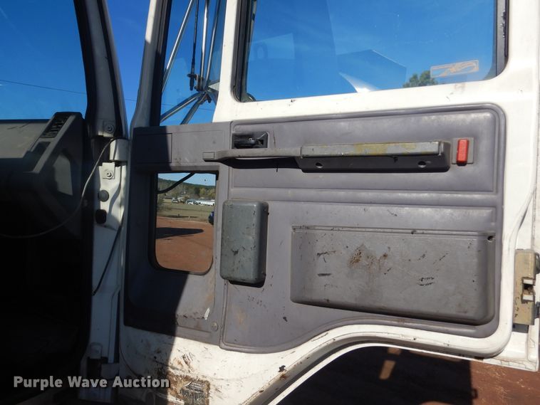 image for item DK3260 1995 Ford CF8000  oil distributor truck