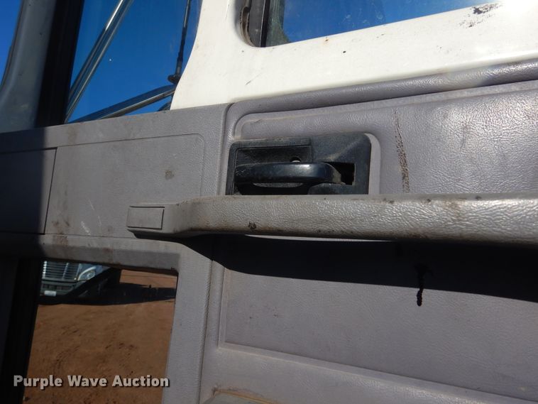 image for item DK3260 1995 Ford CF8000  oil distributor truck