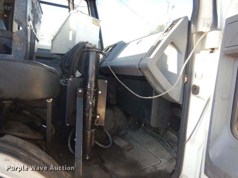 image for item DK3260 1995 Ford CF8000  oil distributor truck