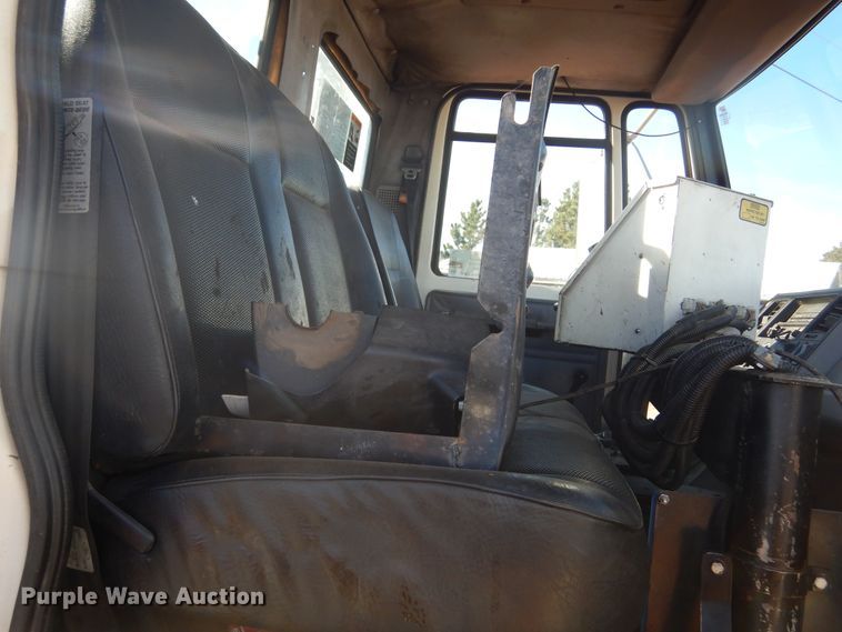 image for item DK3260 1995 Ford CF8000  oil distributor truck