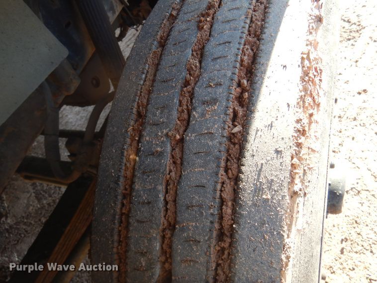 image for item DK3260 1995 Ford CF8000  oil distributor truck