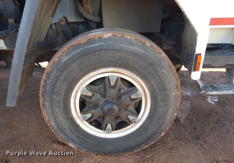 image for item DK3260 1995 Ford CF8000  oil distributor truck