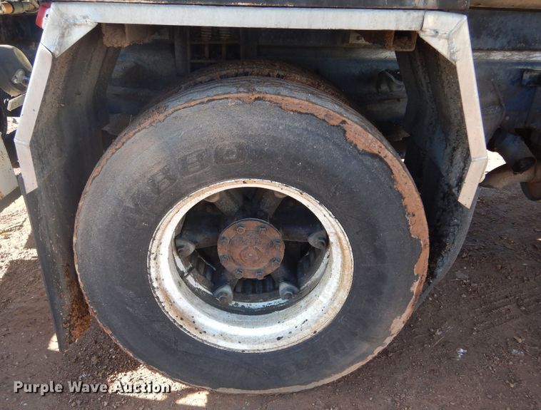 image for item DK3260 1995 Ford CF8000  oil distributor truck