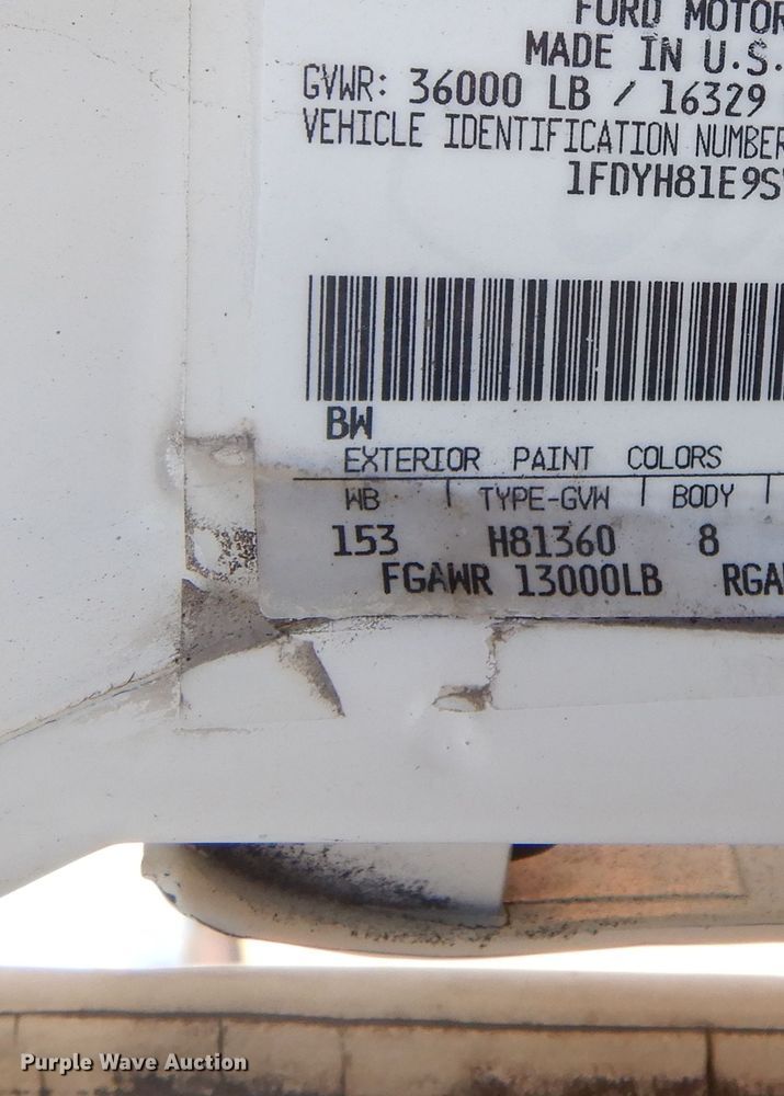 image for item DK3260 1995 Ford CF8000  oil distributor truck