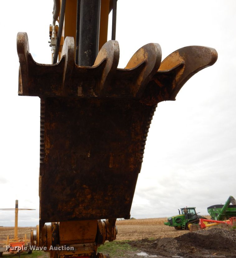 image for item DL5764 2018 Caterpillar 330F L  excavator