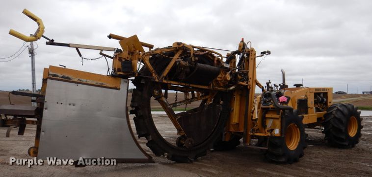 image for item DL5765 2000 Buckeye 6200M  tile plow