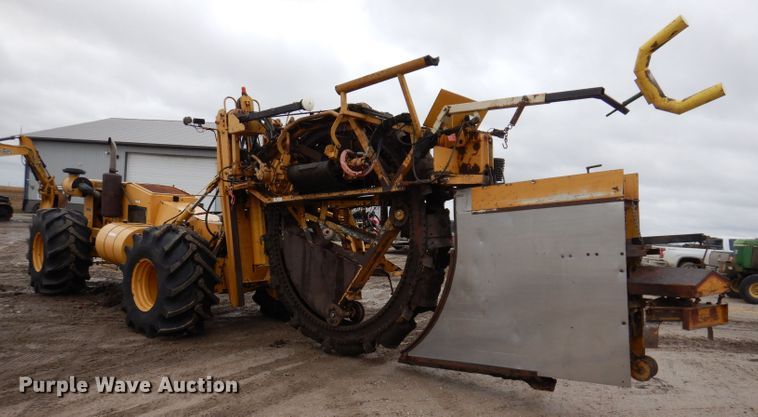 image for item DL5765 2000 Buckeye 6200M  tile plow