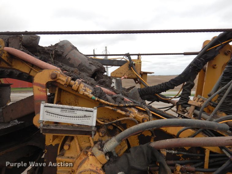 image for item DL5765 2000 Buckeye 6200M  tile plow