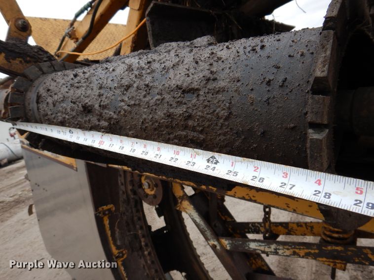 image for item DL5765 2000 Buckeye 6200M  tile plow