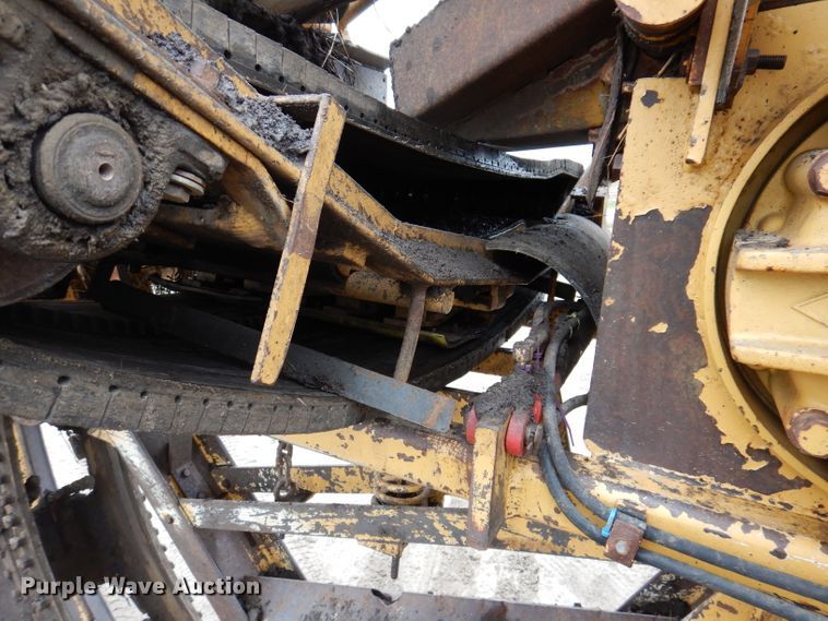 image for item DL5765 2000 Buckeye 6200M  tile plow