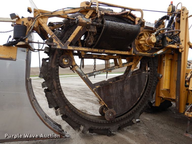 image for item DL5765 2000 Buckeye 6200M  tile plow