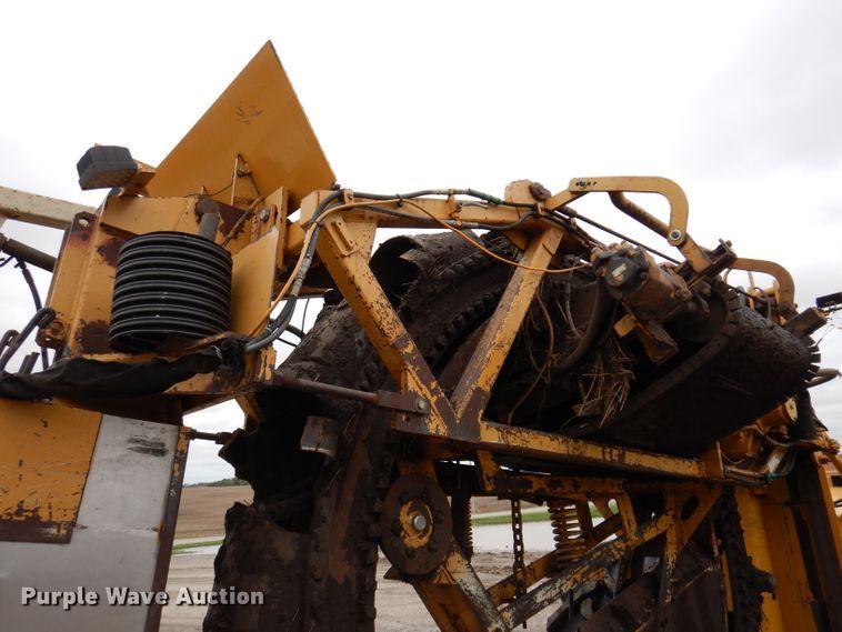 image for item DL5765 2000 Buckeye 6200M  tile plow