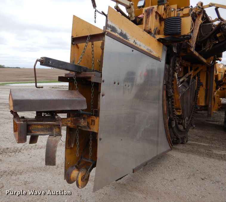 image for item DL5765 2000 Buckeye 6200M  tile plow