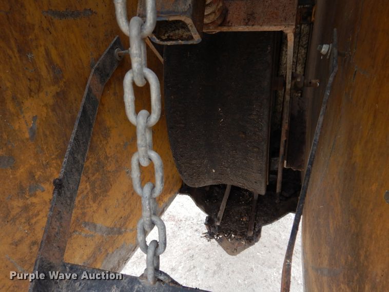 image for item DL5765 2000 Buckeye 6200M  tile plow