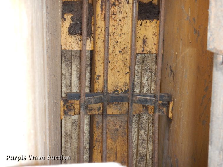 image for item DL5765 2000 Buckeye 6200M  tile plow