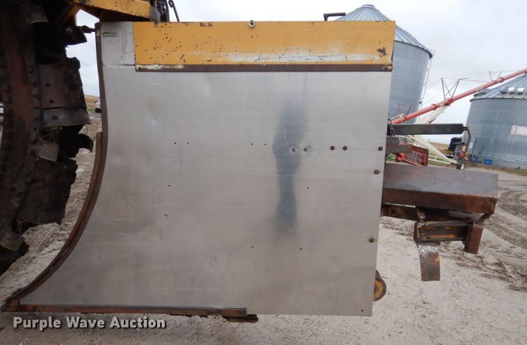 image for item DL5765 2000 Buckeye 6200M  tile plow