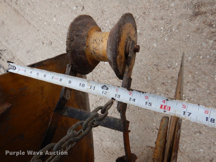 image for item DL5765 2000 Buckeye 6200M  tile plow