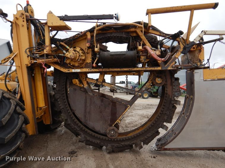 image for item DL5765 2000 Buckeye 6200M  tile plow