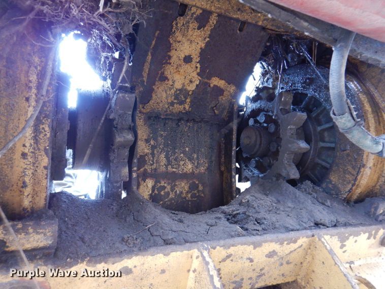 image for item DL5765 2000 Buckeye 6200M  tile plow