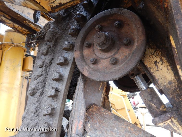 image for item DL5765 2000 Buckeye 6200M  tile plow