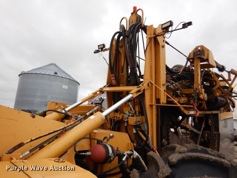 image for item DL5765 2000 Buckeye 6200M  tile plow