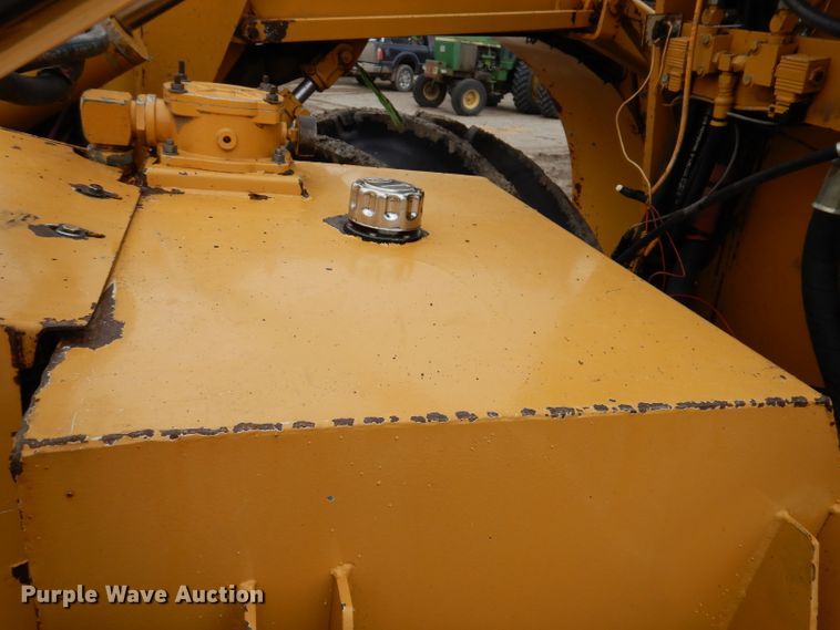 image for item DL5765 2000 Buckeye 6200M  tile plow