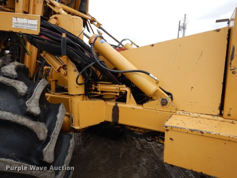 image for item DL5765 2000 Buckeye 6200M  tile plow