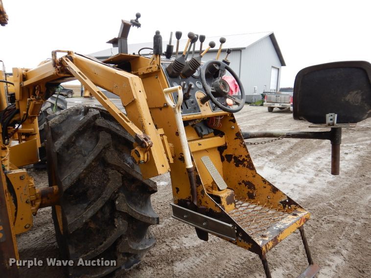 image for item DL5765 2000 Buckeye 6200M  tile plow