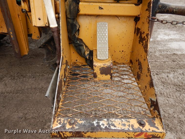 image for item DL5765 2000 Buckeye 6200M  tile plow