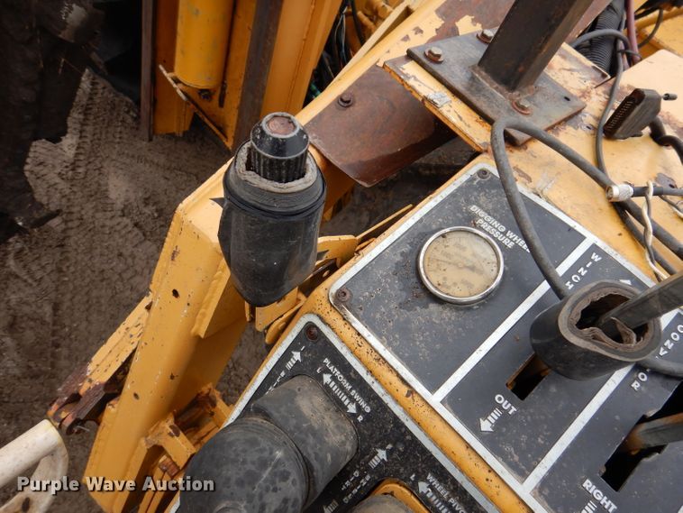 image for item DL5765 2000 Buckeye 6200M  tile plow