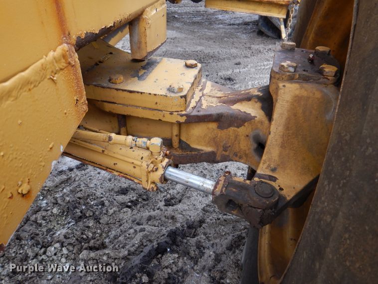 image for item DL5765 2000 Buckeye 6200M  tile plow