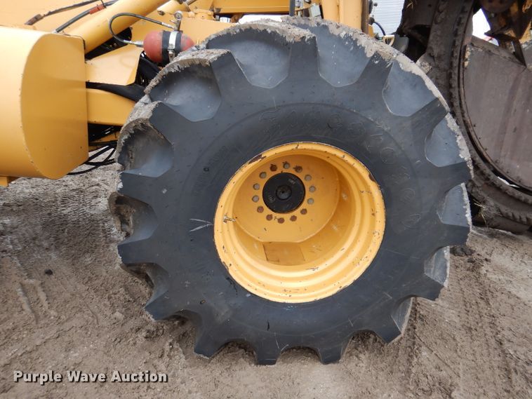 image for item DL5765 2000 Buckeye 6200M  tile plow