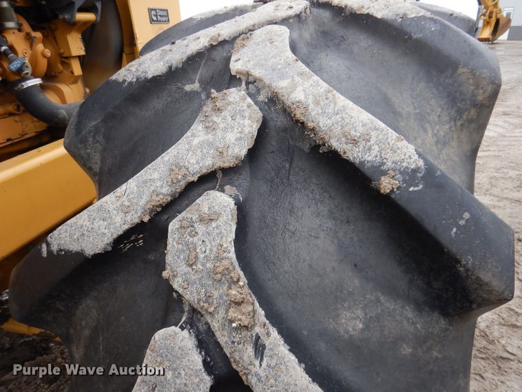 image for item DL5765 2000 Buckeye 6200M  tile plow