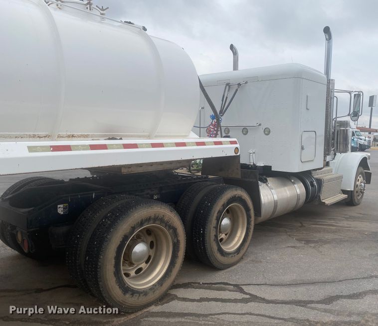 image for item DL6169 2013 Peterbilt 388  semi truck