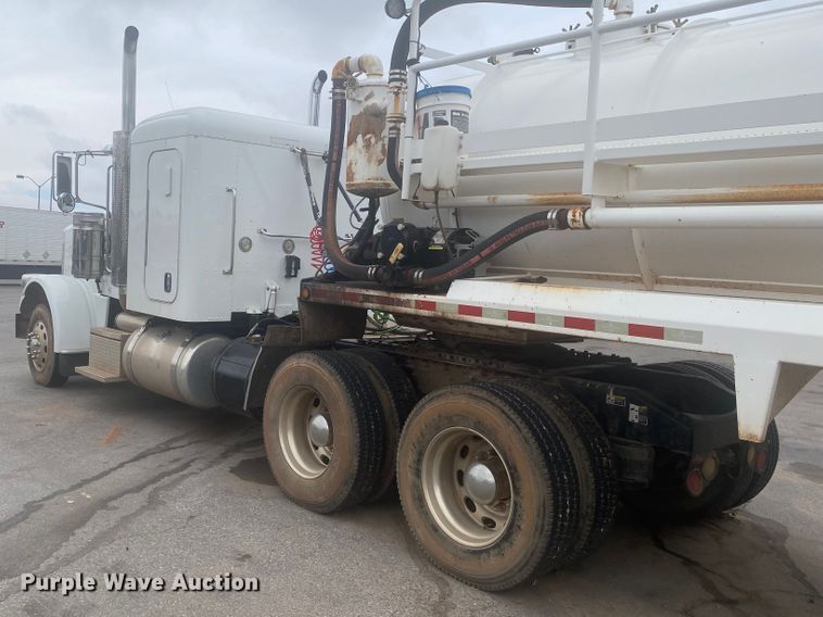 image for item DL6169 2013 Peterbilt 388  semi truck