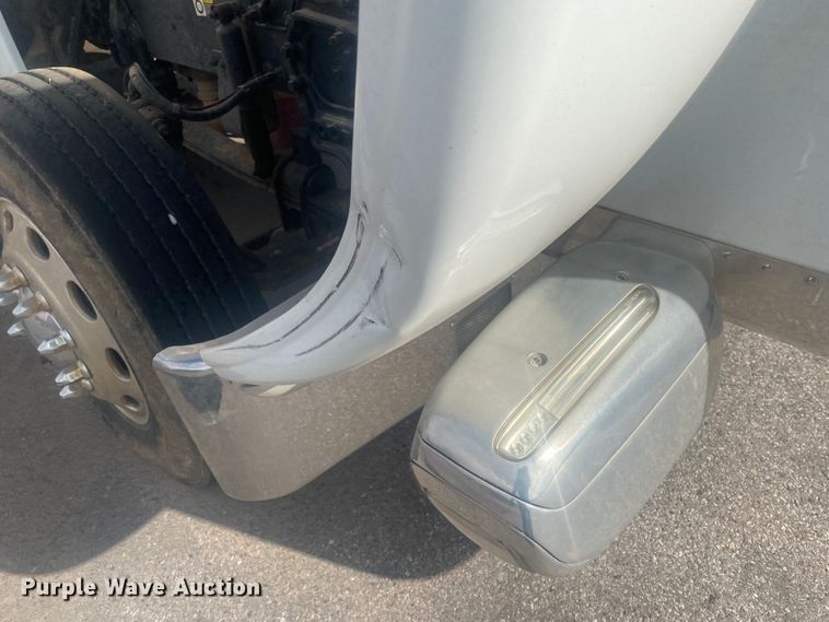 image for item DL6169 2013 Peterbilt 388  semi truck