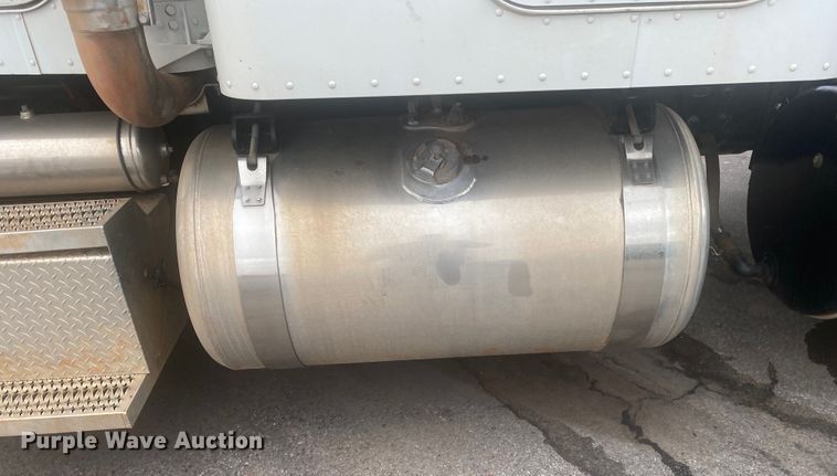 image for item DL6169 2013 Peterbilt 388  semi truck