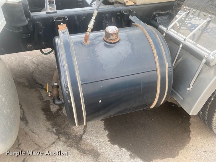 image for item DL6169 2013 Peterbilt 388  semi truck