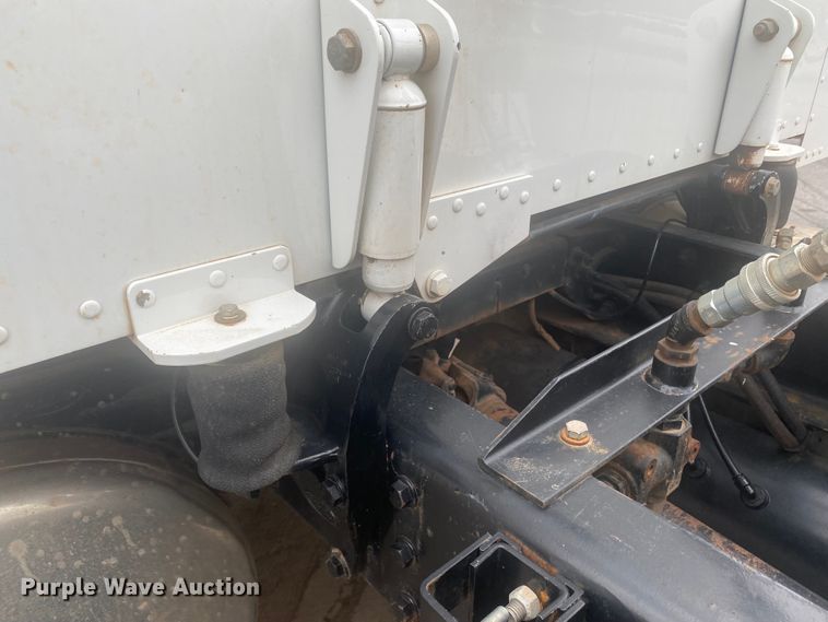 image for item DL6169 2013 Peterbilt 388  semi truck