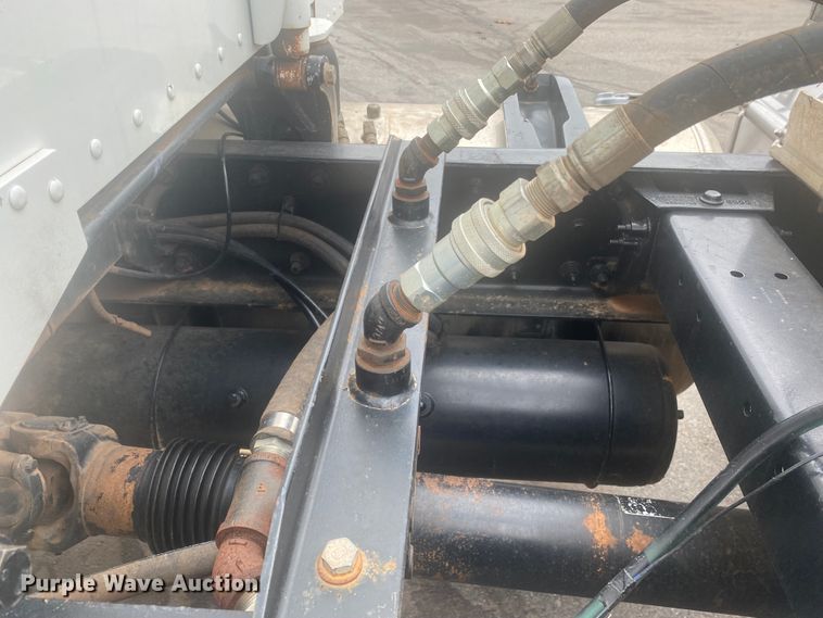 image for item DL6169 2013 Peterbilt 388  semi truck