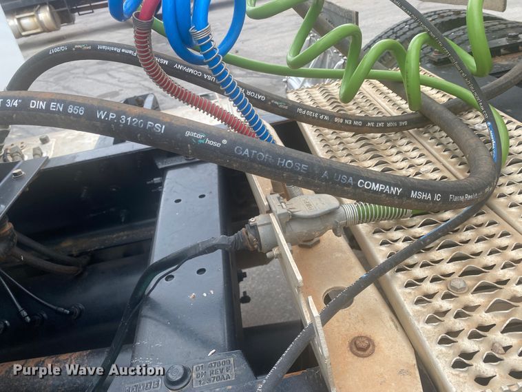 image for item DL6169 2013 Peterbilt 388  semi truck