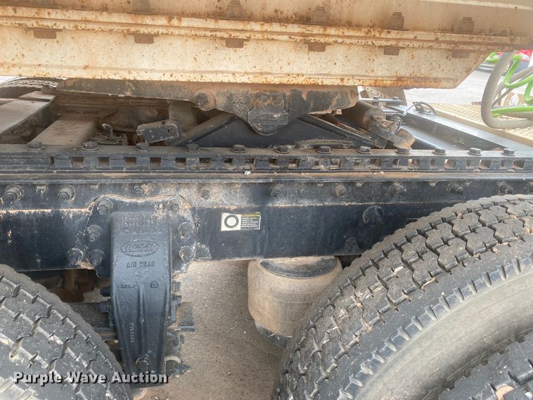 image for item DL6169 2013 Peterbilt 388  semi truck