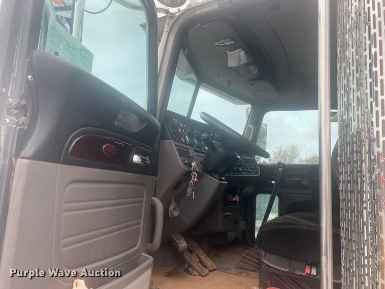 image for item DL6169 2013 Peterbilt 388  semi truck