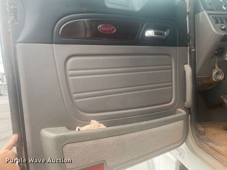 image for item DL6169 2013 Peterbilt 388  semi truck